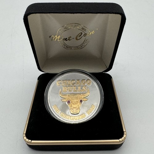 Chicago Bulls Highland Mint Coin .999 Fine Silver Gold Ruby Eyes NBA Champs 1997 - Picture 3 of 13