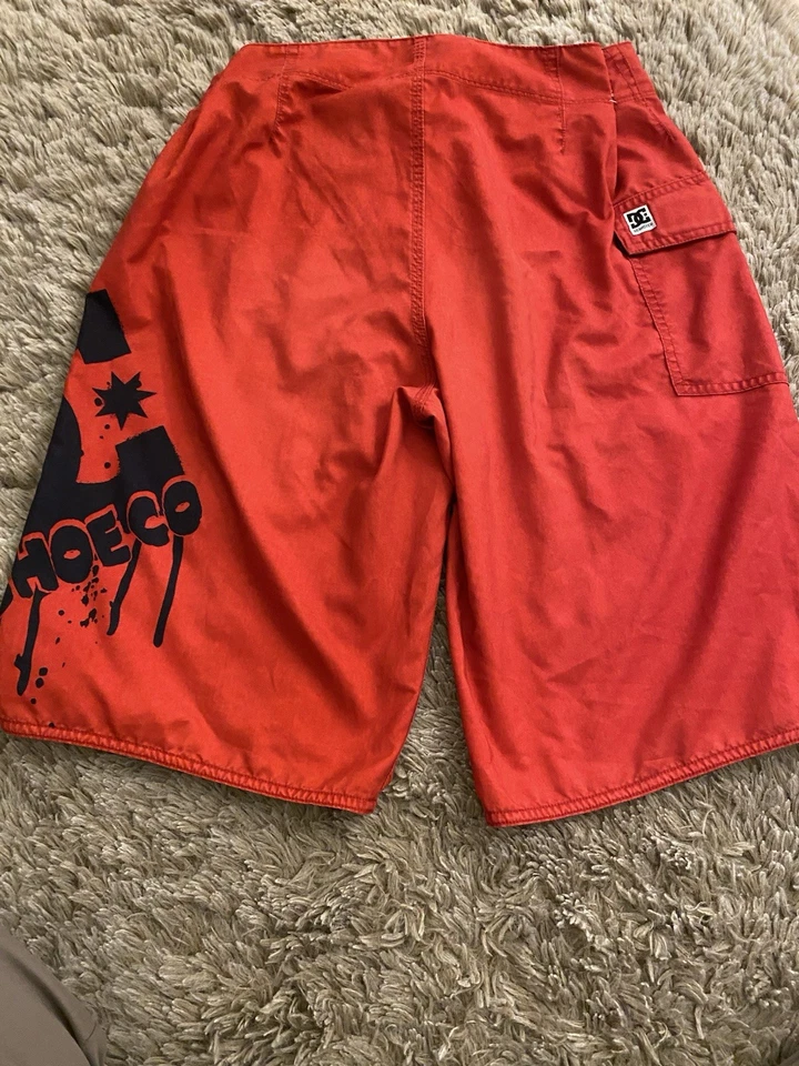 DC Shoe Co Shorts Mens M Red Skater Large Print Spellout Logo Y2k Outdoors Grun - Image 4 of 4