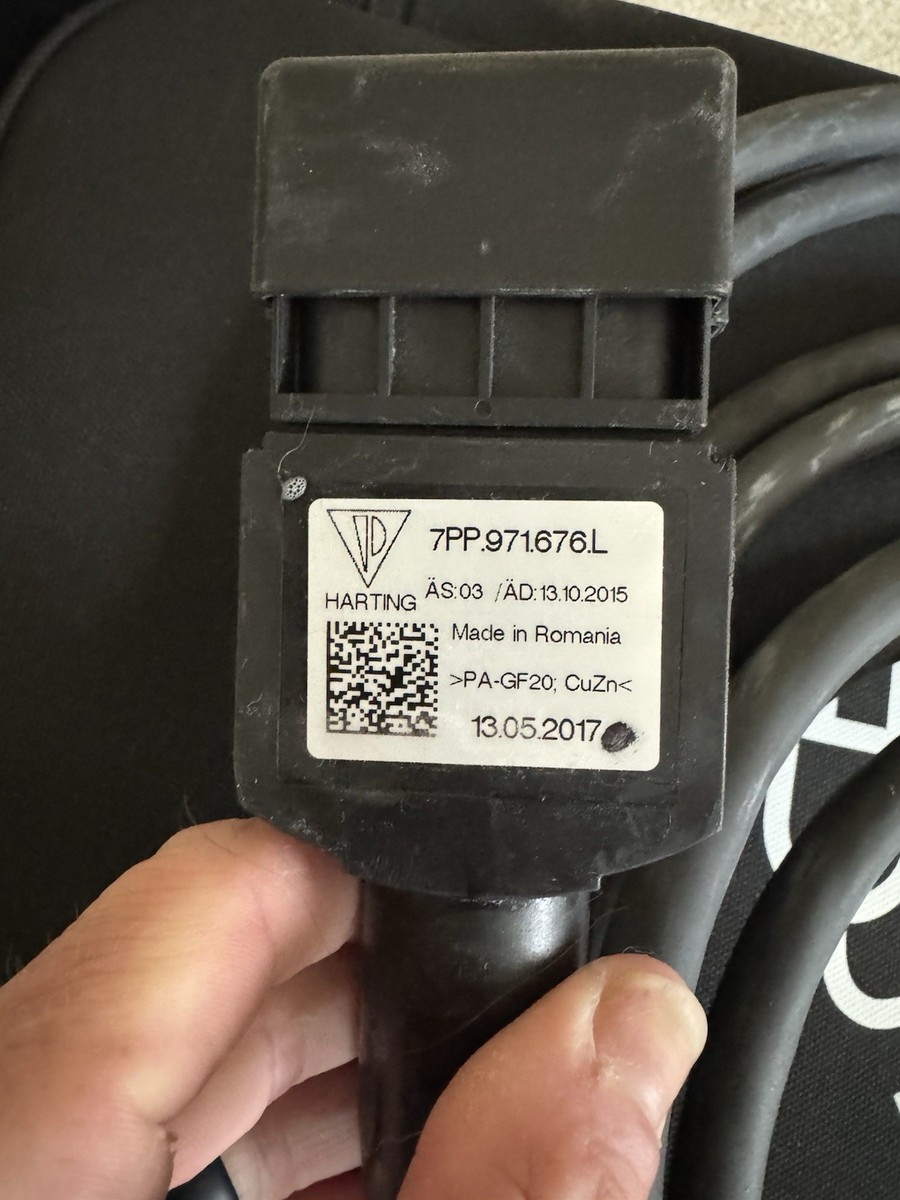 PORSCHE 純正 universal charger パナメーラ 971 PORSCHE 純正 universal charger パナメーラ 971 Porsche 918