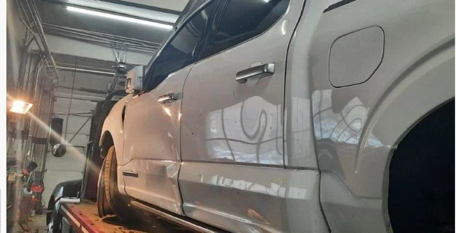 (LOCAL PICKUP ONLY) Passenger Right Front Door Electric Fits 21-25 FORD F150 PIC - Imagem 4 de 4