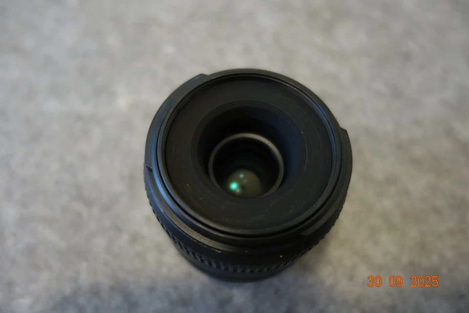 Nikon AF-S Micro Nikkor 40mm f:2.8 G Excellent Condition - image 3 of 4