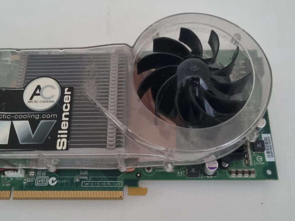 Scheda grafica Nvidia GeForce 7800 GTX e dissipatore Arctic Cooling NV Silencer - Immagine 3 di 4