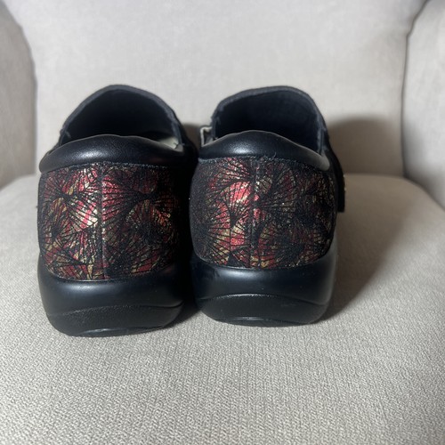 New Alegria Women 9 US 40 EU Comfort Shoes Red Gold Black Pattern Nursing - Picture 3 of 13