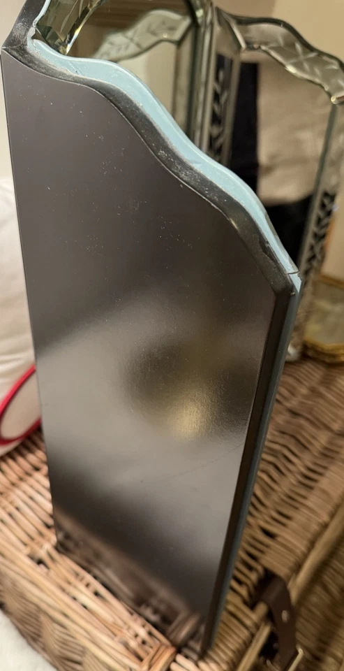 Mesa de tocador veneciana victoriana ornamentada grabada con espejo biselada colgante Foto 4 de 4