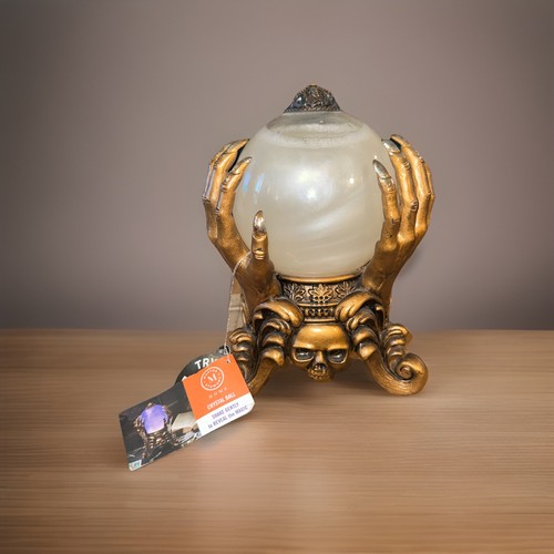 Martha Stewart Gold Totenkopf LED leuchtend sprechend weiß Wirbel Kristallkugel Neu mit Etikett - Bild 1 von 9