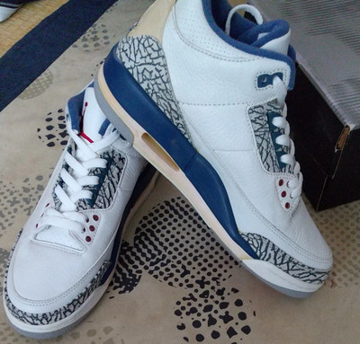 Air Jordan 3 Retro: White True Blue (2001): 136064-141 Air Jordan 3 Retro: White True Blue (2001): 136064-141