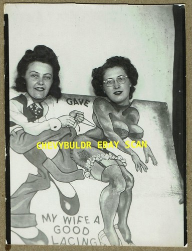 50er Jahre Damen in der lustigen Spielhalle Vintage Foto
