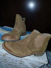 Sofft Barina Boots Suede Perforated Ankle Booties Honey Size 9 M ❤️