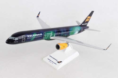 SKYMARKS ICELANDAIR 757-200 1/150 HEKLA AURORA - Picture 2 of 6