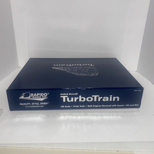 Rapido Trains 200002 Penn Central TurboTrain HO Gauge Diesel Passenger Train Set - Picture 4 of 12