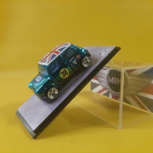 (WANGSTAR) Hot Wheels MORRIS MINI Custom CHROME GREEN Real Riders LIMITED +case - Picture 9 of 12