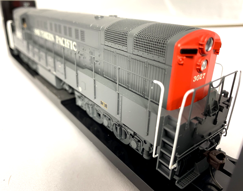 Atlas Model Railroad 10002215 HO Southern Pacific Train Master PH.1B Silver 3027 - Picture 10 of 10