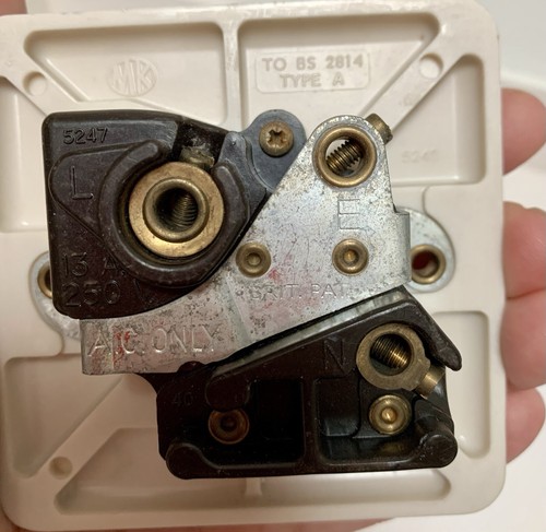 MK 1960’s Vintage 13A 250V Type A Switched Single Socket (USED) - Picture 4 of 4
