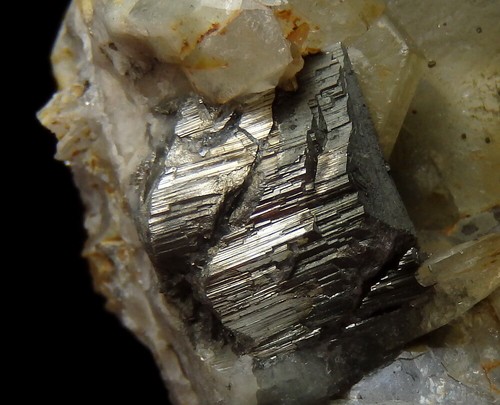FLUORAPATITA Y ARSENOPIRITA - ¡Bonitos cristales! - PORTUGAL Panasqueira /pf555 - Imagen 5 de 12