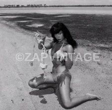 Vtg 1950's Bunny Yeager Bettie Page In Bathing Suit On Beach Pin Up Photo #2783