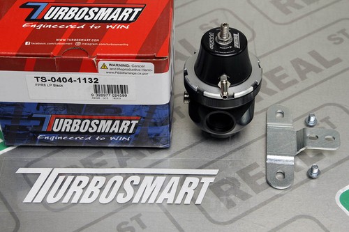 Turbosmart FPR8 Low Pressure Fuel Pressure Regulator Carb 3-20 PSI -8 AN Black - Picture 1 of 9