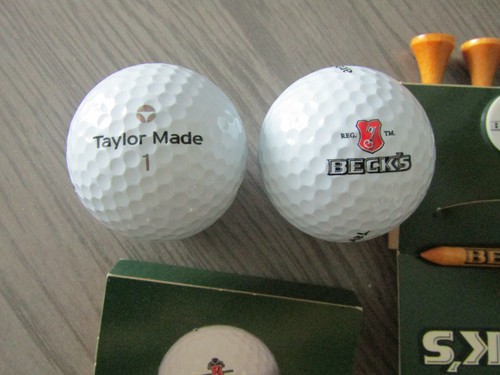 2 palline da golf Becks logo birra e 2 confezioni da golf da collezione golf uomo grotta - Foto 2 di 2
