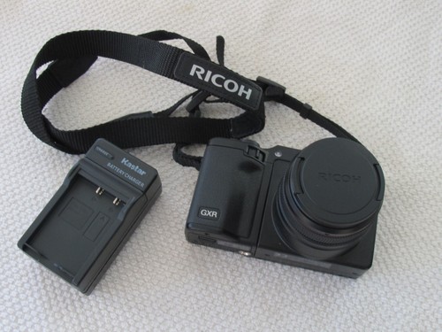 Ricoh Pentax GXR Digital camera + A12 50mm f2.5 Macro Lens Set Tested - Picture 7 of 9