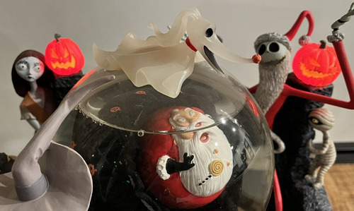 DISNEY NIGHTMARE BEFORE CHRISTMAS JACK SKELLINGTON CAPTURES SANTA SNOW GLOBE - Picture 11 of 17
