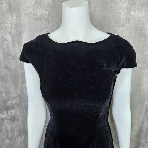 Vintage 40s 50s Jonathan Logan Black Velveteen Scalloped Bateau Neckline Dress - Bild 2 von 12