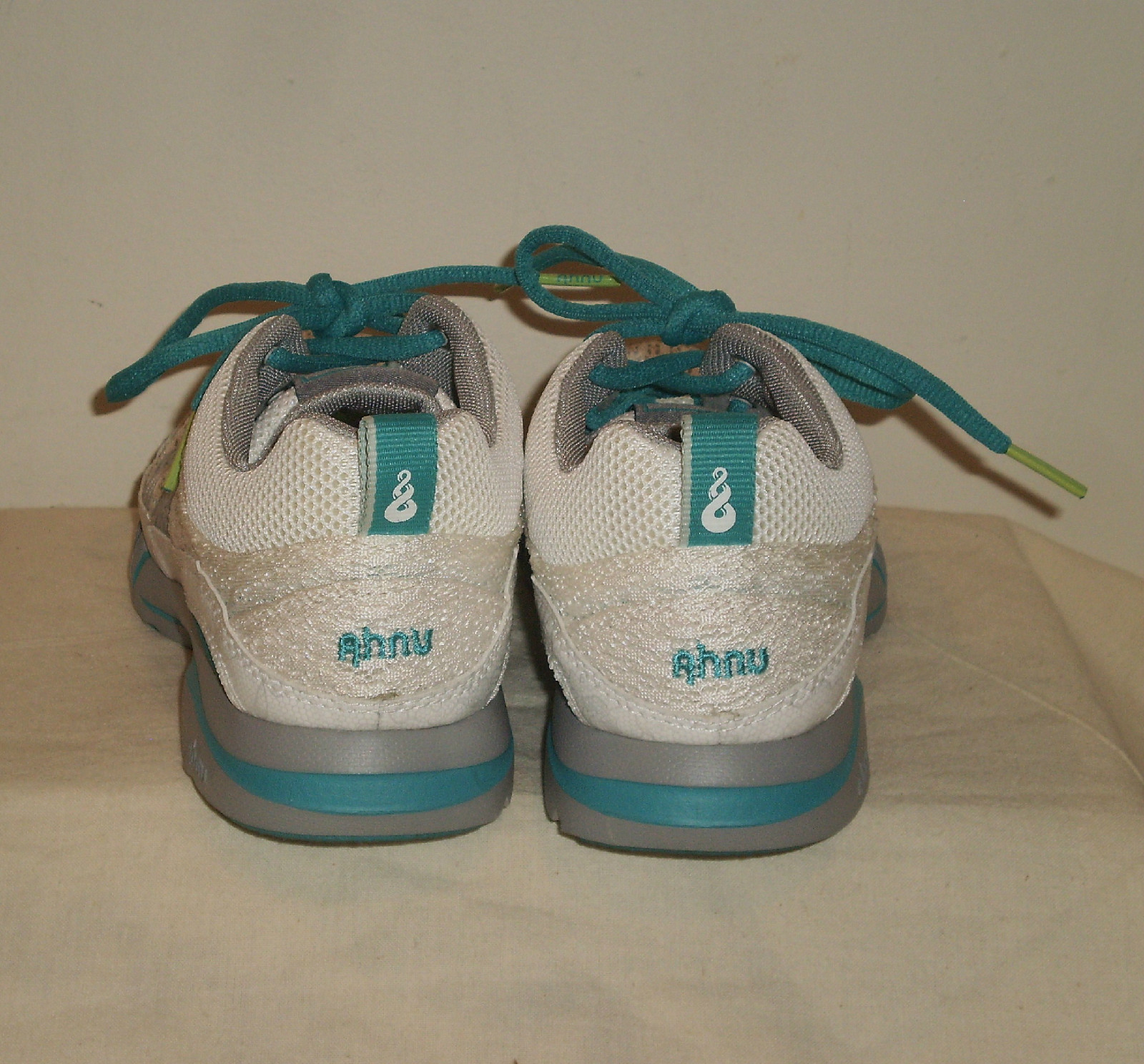 AHNU femmes SPORT YOGA FLEX SPORT Chaussures Vegan 6.5US Snow Melt blanc NWOB 120 MSRP d2ea71 AHNU femmes SPORT YOGA FLEX SPORT Chaussures Vegan 6.5US Snow Melt blanc NWOB 120 MSRP d2ea71