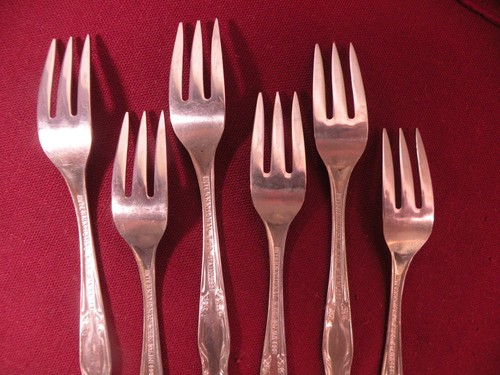 6 International SOUTHERN SPLENDOR Stainless Seafood Cocktail Forks 5 1/2" B - Picture 5 of 5