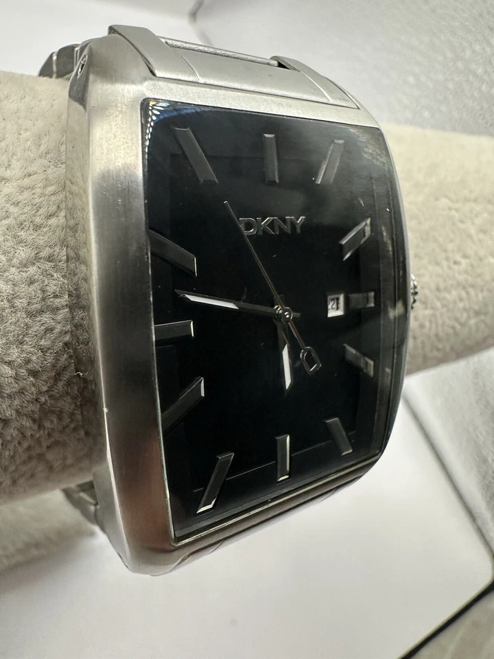 Reloj Hombre DKNY NY-1407 Batería Nueva 37MM 8" Acero Inoxidable Tono Plateado V Foto 3 de 4