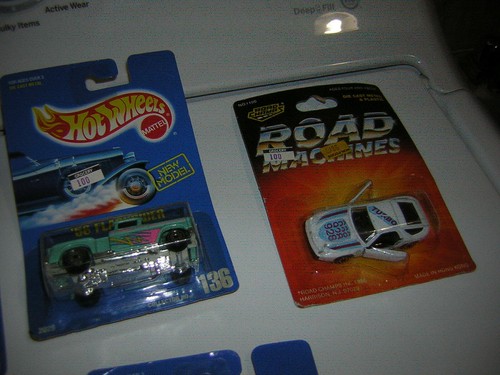 HOT WHEELS CARS ON CARD LOT OF 12 ERA 1986-1992 ROAD CHAMPS  - Picture 8 of 9