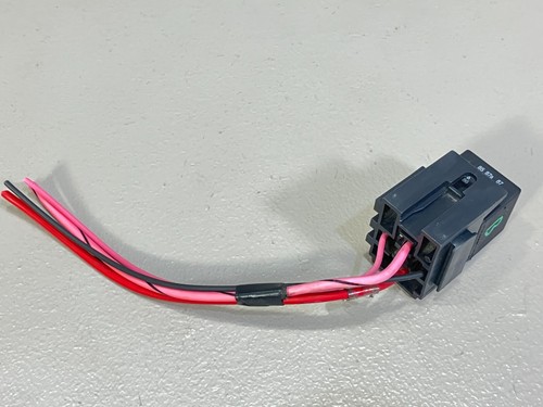 Workhorse Step Walk In Van Relay w/ Wire Plug Connector - Picture 7 of 9
