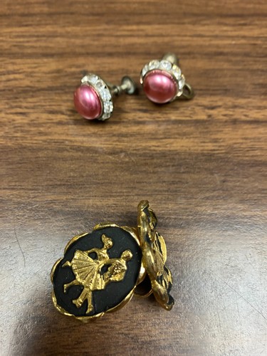 Estate Sale 9 Piece Lot With Costume &Art Jewelry Clip Ons, Posts, Vintage - Picture 9 of 14