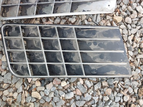 1970-1972 C3 Corvette Side Fender Egg Crate Louver Grills Driver & Passenger - Picture 3 of 8
