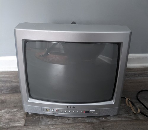 Haier HTR13 Vintage Color 13" Retro Gaming CRT Television  TESTED - No Remote - Picture 1 of 5