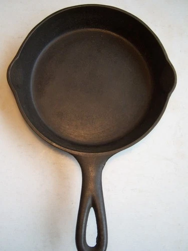 Vintage Wagner Ware Cast Iron skillet #3 C Nice