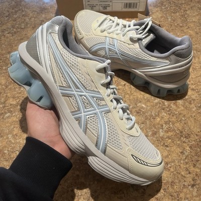 ASICS emmi x Gel Kinetic Fluent Cream Soft Sky 1203A958-100 Men Size 11, W 12.5