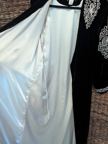 Vintage Georgette Trabolsi Samt bestickt Satin Bademantel Medium schwarz 80er  - Bild 8 von 10