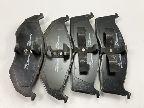 Perfect Stop By Wagner PS730AC Ceramic Front Brake Pads For 1999-2002 Prowler - Picture 2 of 3