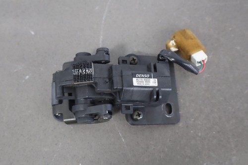 04-07 Toyota Land Cruiser Left Driver Rear Quarter Glass Window Motor W/Latch