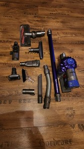 Dyson V6 Animal Pro,10 Zubehör Teile Akku Defekt Viele Teile Neuwertig.