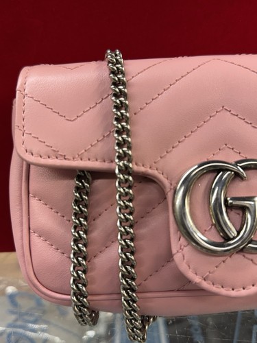 Borsa a tracolla Gucci GG Marmont Super Mini in pelle matelasse - ROSA - - Foto 2 di 16