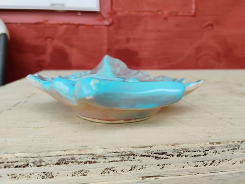 McCoy Pottery Maple Leaf & Berries Wall Pocket Bud Vase Blue & Pink Vintage MCM - Picture 2 of 9