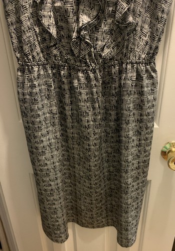 Women’s Mossimo Ruffled Front Black/ Gray Dress Size Medium Item# 1436 - Picture 3 of 9