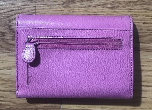 Liz Claiborne Hot Pink Leather Pocket Size Wallet / Coin Change Purse Pocketbook - Picture 2 of 8
