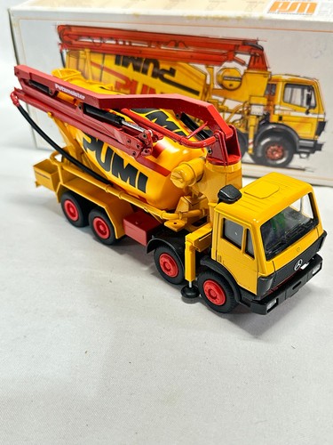 Pumi Mercedes Benz Truckmixer Pump By Conrad 1/50th Scale - Picture 4 of 24