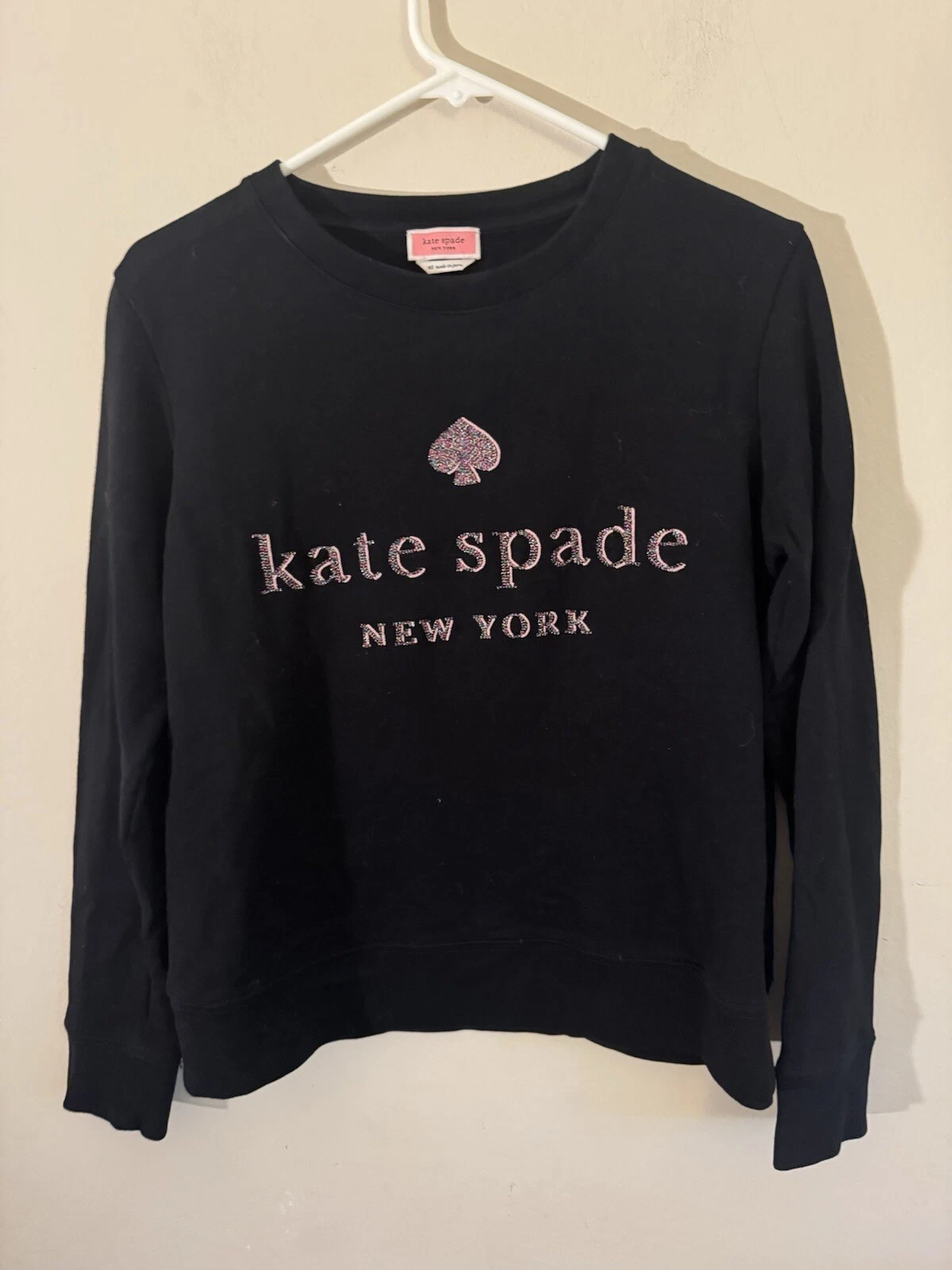 Felpa girocollo Kate Spade nera scintillante con logo ricamato taglia XS