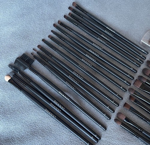 Shany Professional 31 Piece Makeup Brush Set - Picture 6 of 7