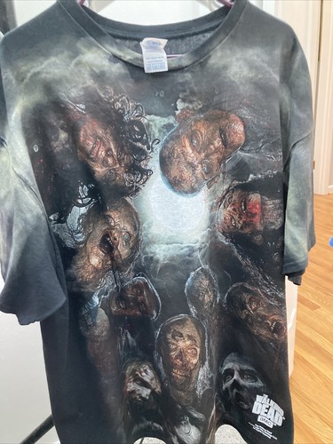 The Walking Dead 2015 AMC All Over Front Pic 2xl nunca usado. Mira el gráfico - Imagen 1 de 17