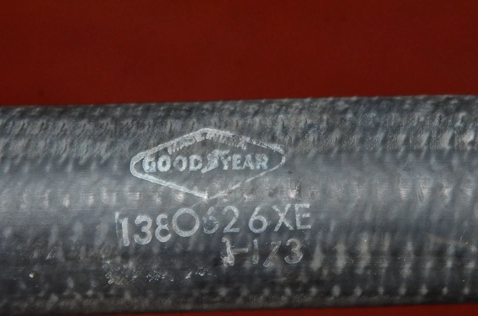 Manguera de radiador inferior Buick Special Gran Sport 1967 motor 300 340 nuevo con aire acondicionado OEM Foto 4 de 4