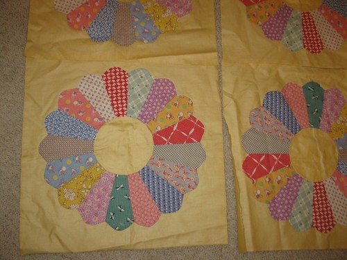 Dresden Plate Flour/Grain Sack Calico QUILT  Squares 13 Hand Sewn YELLOW - Picture 9 of 10