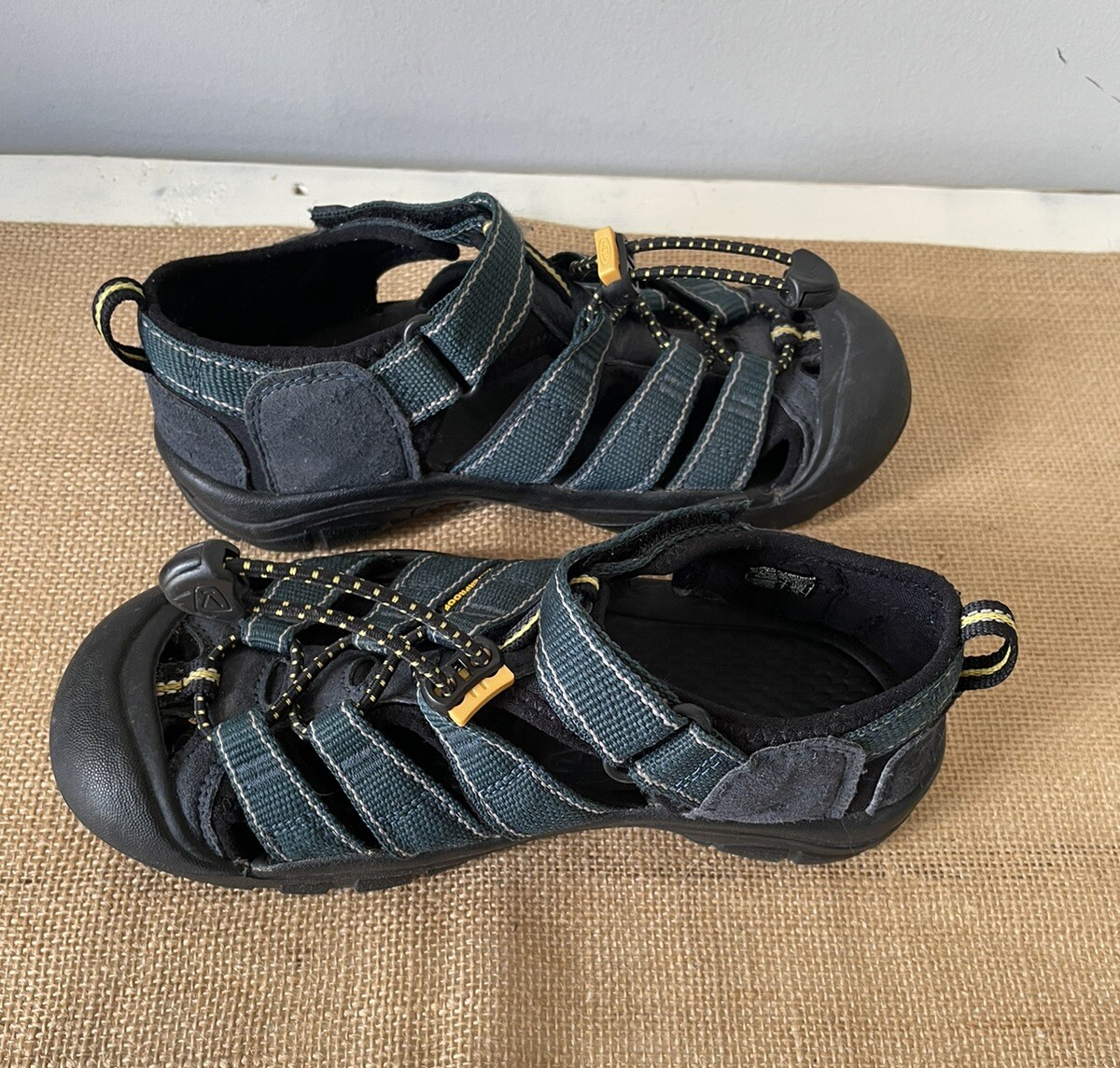 Sandali impermeabili Keen bambini taglia 2 acqua e blu escursionismo scarpe da acqua sportive in perfette condizioni