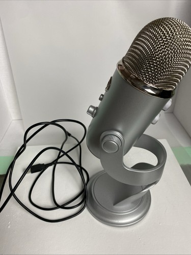 Niebieski pakiet profesjonalnych transmisji Yeti z mikrofonem USB Yeti - srebrny - Zdjęcie 9 z 13